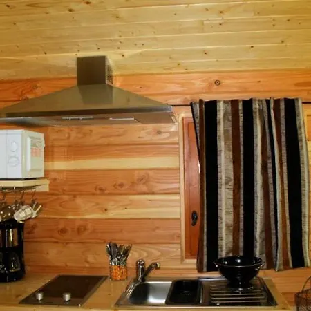 Roulotte De Dilou Noisette Деревянный коттедж *