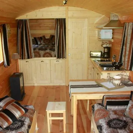 Roulotte De Dilou Noisette Деревянный коттедж Matha