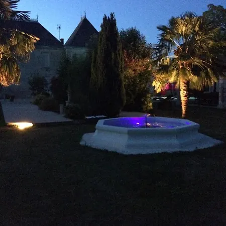 Roulotte De Dilou Noisette Деревянный коттедж